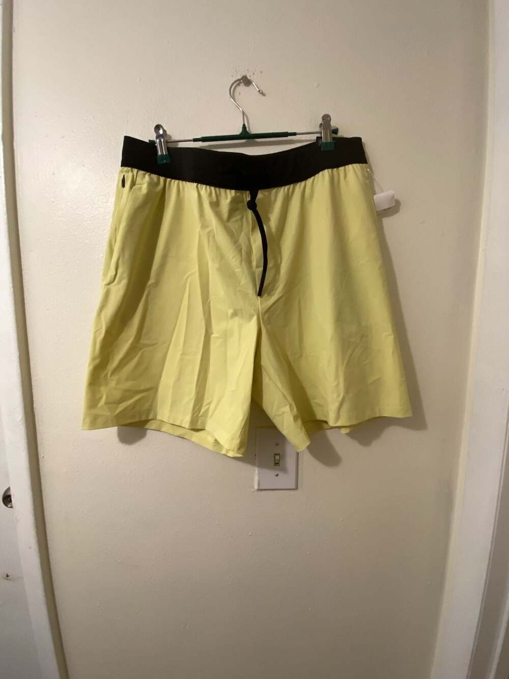 VRST Elevate Short Size L Fresh Hay Athletic Training